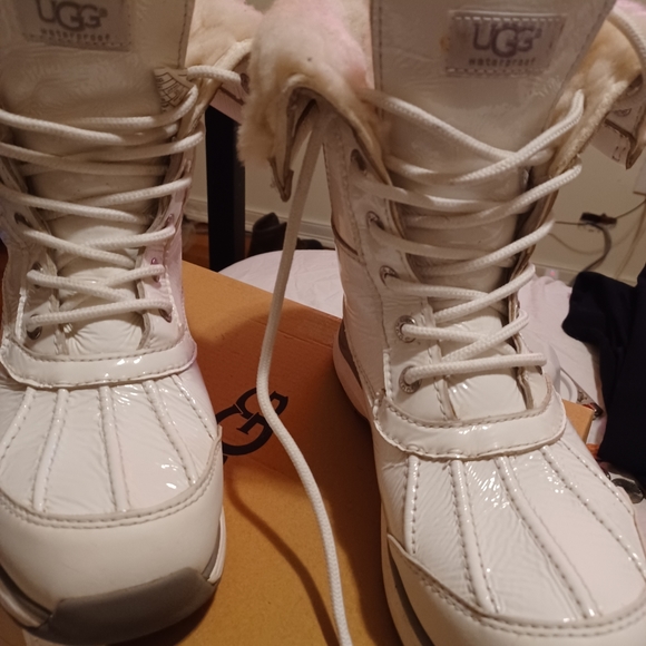 UGGS ADIRONDACK - Picture 15 of 16